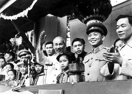 Lời Bác Hồ dạy ngày này năm xưa: "Nhiệm vụ của Quân đội hiện nay là phải cố gắng tiến lên chính quy. Đây là nhiệm vụ mới. Không nên vì hòa bình mà xao lãng học tập".