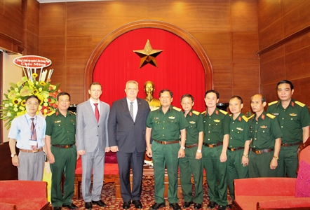 Tổng lãnh sự Liên bang Nga tại TP.HCM  thăm Quân khu 7