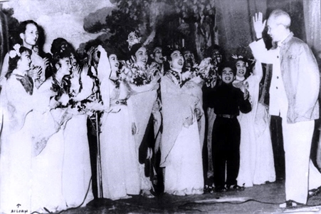 “Văn hóa nghệ thuật cũng là một mặt trận. Anh chị em là chiến sĩ trên mặt trận ấy ”