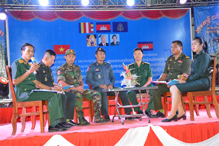 Giao lưu sĩ quan trẻ Bộ CHQS tỉnh Bình Phước với Tiểu khu quân và  Bộ chỉ huy Hiến binh tỉnh Kratie