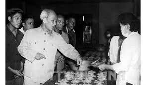 “Cán bộ phải tuyệt đối tránh bệnh quan liêu, mệnh lệnh, phải hết sức chống bệnh hình thức, chống lãng phí, tham ô”.