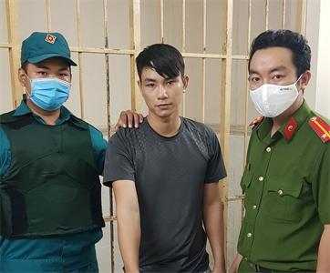 Dân quân phường Cầu Ông Lãnh, Quận 1 phối hợp bắt tội phạm