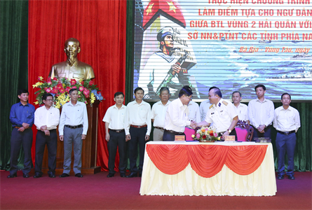 Vùng 2 Hải quân sơ kết 1 năm công tác phối hợp tuyên truyền biển, đảo