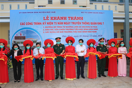 Khánh thành các công trình chào mừng 75 năm Ngày truyền thống LLVT Quân khu 7
