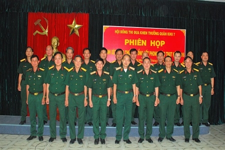 Hội đồng thi đua, khen thưởng Quân khu 7 bình xét khen thưởng phong trào thi đua quyết thắng năm 2016.