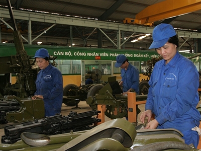 Hoàn thiện quy định chế độ tiền lương công nhân, viên chức quốc phòng