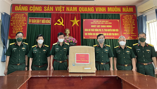 Cục trưởng Cục Quân y thăm, làm việc tại Bệnh viện Quân dân y miền Đông