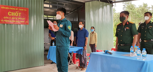Kết nạp Đảng cho dân quân trên tuyến đầu chống dịch