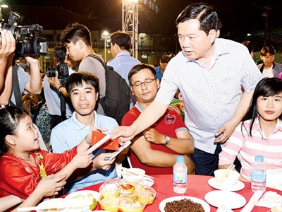 600 gia đình công nhân tham dự chương trình “Tết sum vầy 2017”