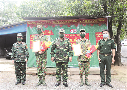 Binh nhất Ngô Quan Khởi bám vùng biên chống dịch