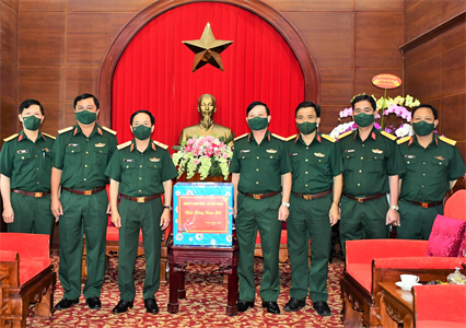 Trung tướng Trịnh Văn Quyết thăm, chúc Tết Bộ Tư lệnh Quân khu 7