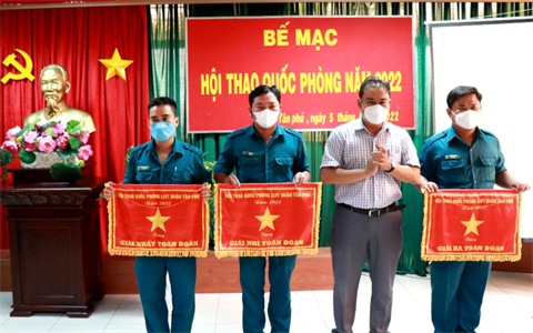 45 tập thể, cá nhân LLVT quận Tân Phú được khen thưởng trong Hội thao Quốc phòng