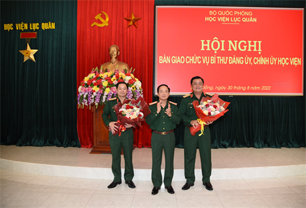 Bàn giao chức vụ Chính ủy Học viện Lục quân
