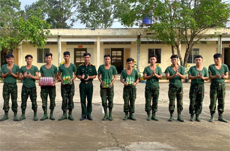 Đoàn Thanh niên LLVT huyện Vĩnh Hưng sôi nổi hoạt động Tết Nguyên đán