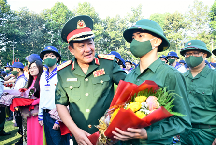 Thượng tướng Võ Minh Lương dự Lễ giao nhận quân tại thành phố Thủ Đức