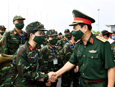 Bộ trưởng Bộ Quốc phòng chúc mừng cán bộ, nhân viên, học viên, chiến sĩ ngành Quân y