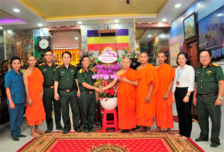 Bộ Tư lệnh TPHCM chúc Tết cổ truyền Chol Thnam Thmay