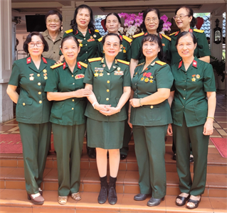 Những cô gái xẻ dọc Trường Sơn đi cứu nước