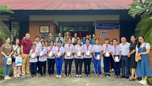 MB: Thăm, tặng quà trẻ em Làng trẻ SOS Bến Tre