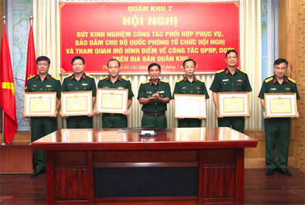 Hội nghị rút kinh nghiệm tham quan mô hình điểm về công tác quốc phòng địa phương, dân quân tự vệ trên địa bàn Quân khu