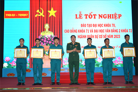 95 học viên tốt nghiệp đào tạo trình độ đại học, cao đẳng ngành quân sự cơ sở