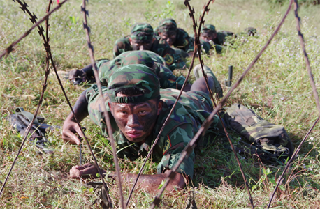 Luyện tinh nhuệ trên thao trường