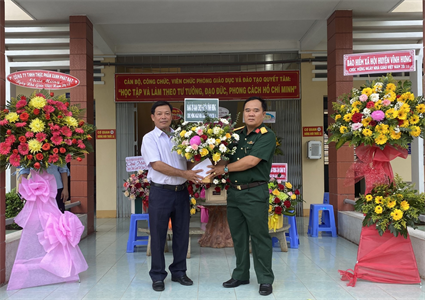 Ban Chỉ huy Quân sự huyện Vĩnh Hưng chúc mừng Ngày Nhà giáo Việt Nam