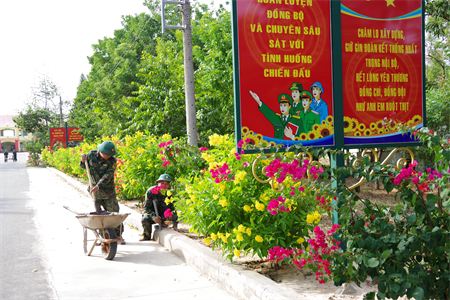 Rực rỡ doanh trại ngày xuân