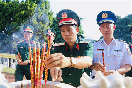 Tri ân các anh hùng liệt sĩ hy sinh trong trong trận đánh Trảng Bom