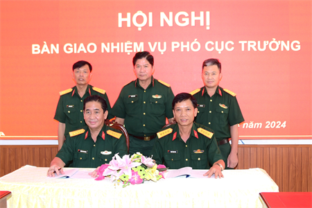 Bàn giao nhiệm vụ Phó Chủ nhiệm Kỹ thuật Quân khu
