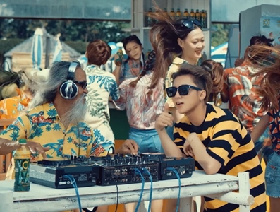 Ông lão 71 tuổi chơi DJ “cực chất” trong MV mới của Sơn Tùng M-TP