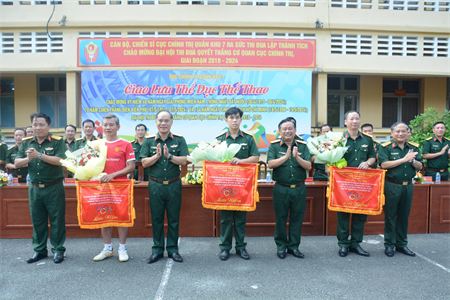 Khai mạc giao lưu thể dục thể thao chào mừng Đại hội Thi đua Quyết thắng Cục Chính trị Quân khu