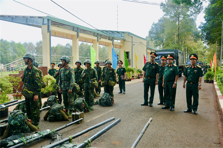 Bộ Quốc phòng kiểm tra toàn diện kết quả thực hiện nhiệm vụ Sư đoàn 302