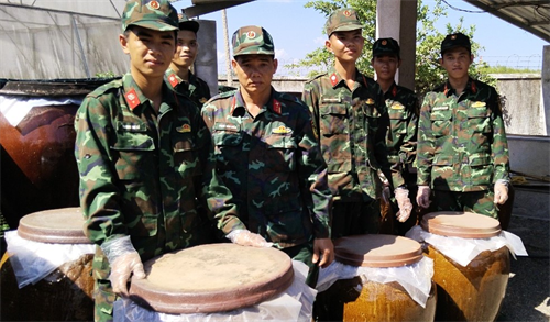 Hiệu quả mô hình “Sản xuất nước mắm sạch, an toàn” ở Trung đoàn 201