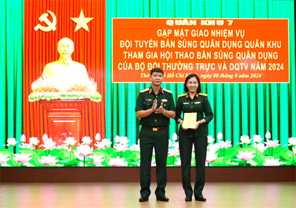 Quân khu 7 gặp mặt giao nhiệm vụ Đội tuyển tham gia Hội thao bắn súng quân dụng toàn quân và dân quân tự vệ năm 2024