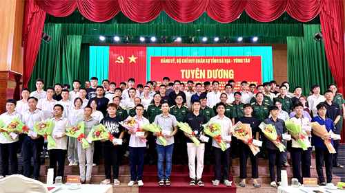 Bộ CHQS tỉnh Bà Rịa - Vũng Tàu tuyên dương học sinh trúng tuyển các học viện, nhà trường trong và ngoài Quân đội