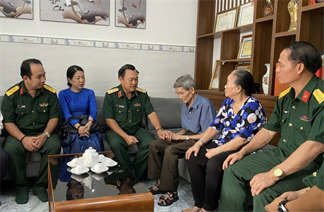 Bộ Tư lệnh Quân khu 7 thăm, kiểm tra, chúc Tết quân và dân huyện Côn Đảo