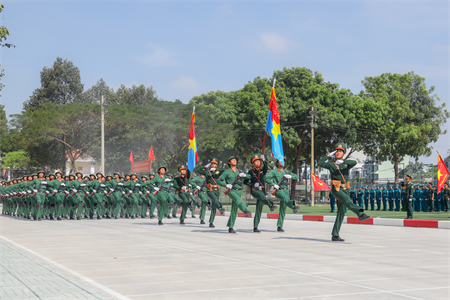 Mang khí thế chiến sĩ Quân giải phóng miền Nam Việt Nam vào huấn luyện