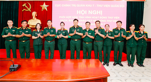 Đoàn công tác Thư viện Quân đội khảo sát hoạt động thư viện LLVT Quân khu 7