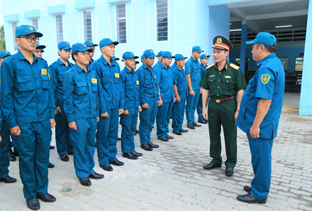 Thiếu tướng Trần Ngọc Minh kiểm tra Ban chỉ huy Phòng thủ khu vực 4 - Nhà Bè