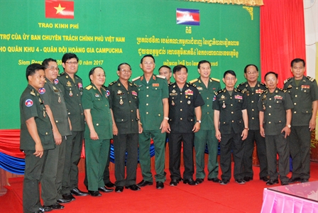 Đoàn Ủy ban chuyên trách Chính phủ Việt Nam làm việc với Bộ Tư lệnh Quân khu 4, Quân đội Hoàng gia Campuchia