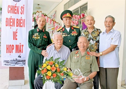 Họp mặt kỷ niệm chiến thắng Điện Biên Phủ