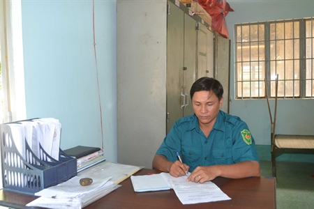 Người chỉ huy trưởng quân sự xã hết lòng với công việc
