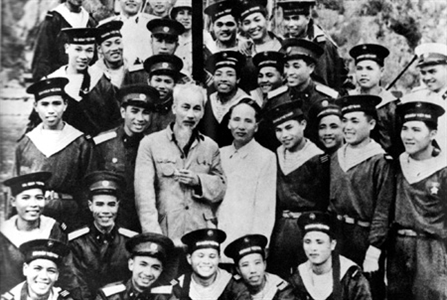 Lời Bác Hồ dạy ngày này năm xưa: Các chú hãy ra sức phát huy ưu điểm, sữa chữa nhược điểm, khó không nản, thắng không kiêu...