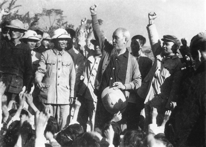 Lời Bác Hồ dạy ngày này năm xưa: Quân và dân ta cố gắng thi đua giết giặc lập công, thi đua tăng gia và tiết kiệm, thì tình hình giặc sẽ bi hơn nữa và thắng lợi nhất định về ta