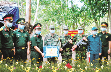 Trung tướng Trần Hoài Trung, Bí thư Đảng ủy, Chính ủy Quân khu 7: Trong khó khăn, dịch bệnh, sáng ngời phẩm chất Bộ đội Cụ Hồ