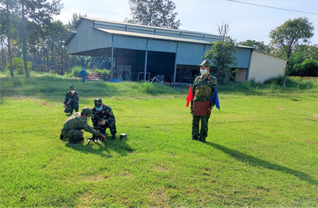 Bộ CHQS tỉnh Bình Phước huấn luyện súng Cối 60mm, Cối 82mm