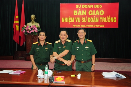 Sư đoàn 5 Quân khu 7 bàn giao nhiệm vụ Sư đoàn trưởng