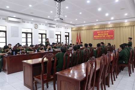 Giao lưu Câu lạc bộ tiếng Anh giữa Cục Kỹ thuật Quân khu 7 và Lữ đoàn Thông tin 23.