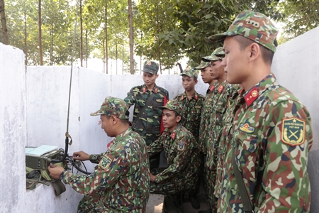 Tấm gương sáng cho cán bộ, sĩ quan trẻ học tập